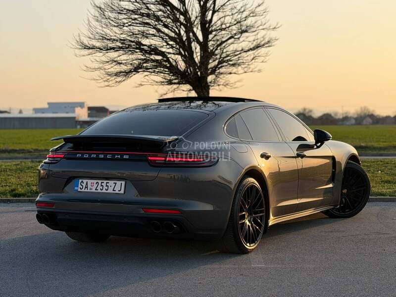 Porsche Panamera 