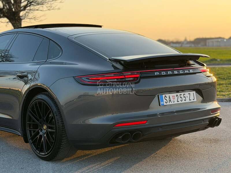 Porsche Panamera 
