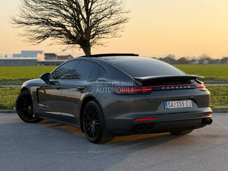 Porsche Panamera 