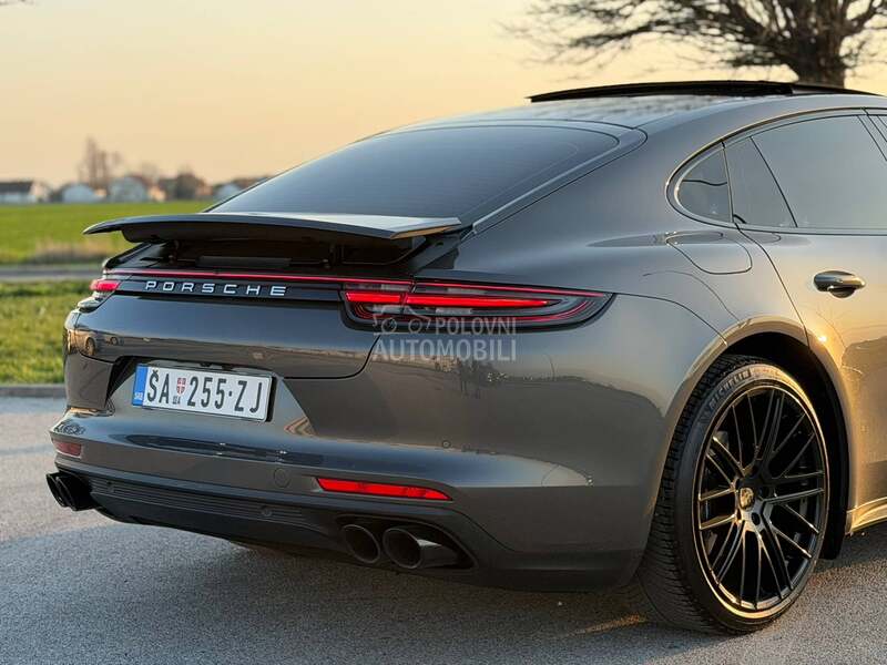 Porsche Panamera 