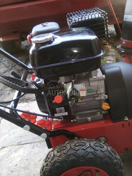 Mercedes Benz snego cistac