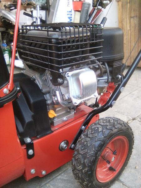 Mercedes Benz snego cistac