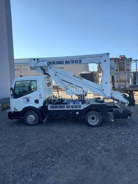 Nissan CapStar NT 400