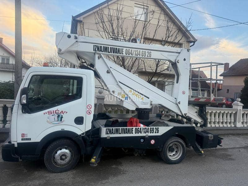 Nissan CapStar NT 400