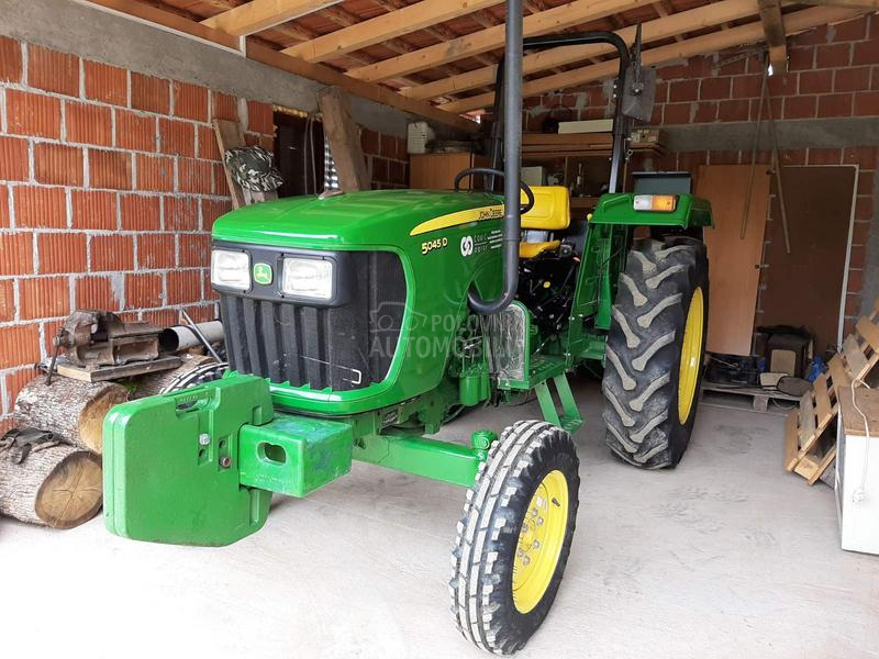 John Deere 5045D
