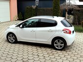 Peugeot 208 P.A.N.O.   L.E.D