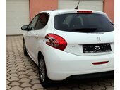 Peugeot 208 P.A.N.O.   L.E.D