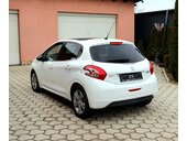 Peugeot 208 P.A.N.O.   L.E.D