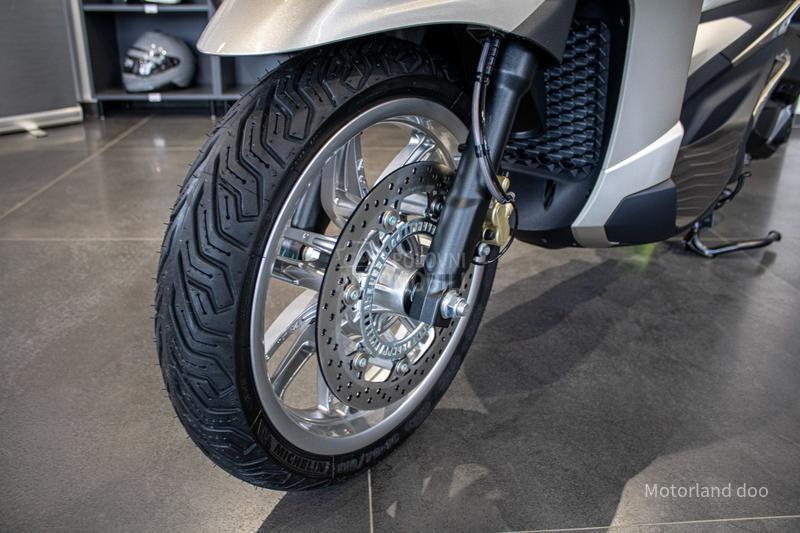 Piaggio Beverly 300 hpe