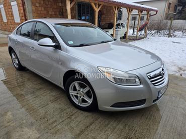 Opel Insignia 1.6.  B E N Z