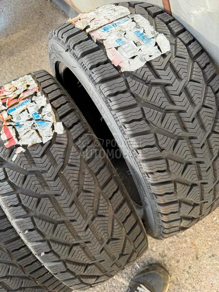 Tigar 215/45 R17 Zimska