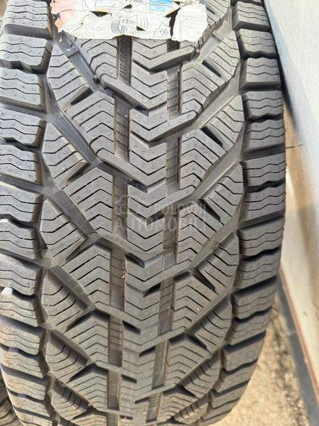 Tigar 215/45 R17 Zimska