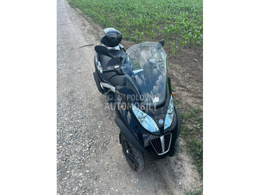 Piaggio mp3 400