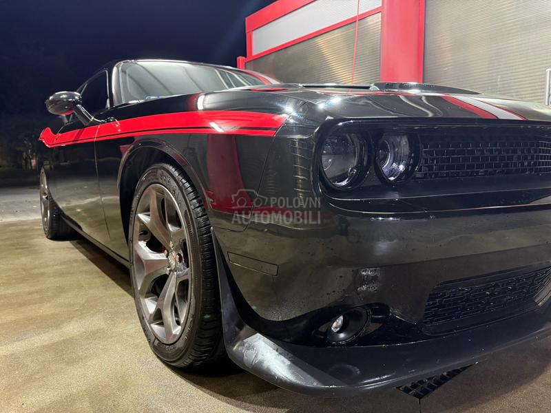 Dodge Challenger 