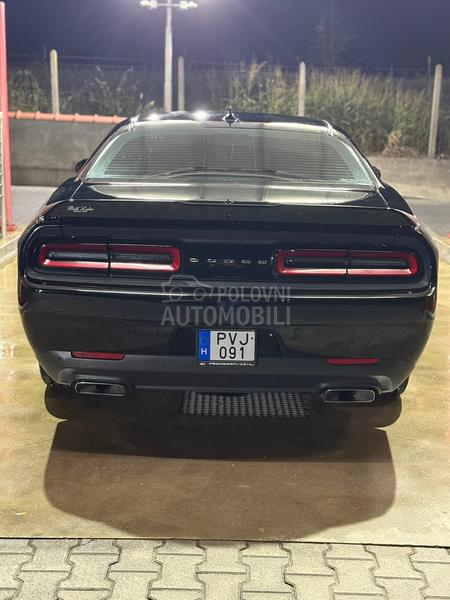 Dodge Challenger 