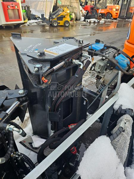 Bobcat kasika krokodilka