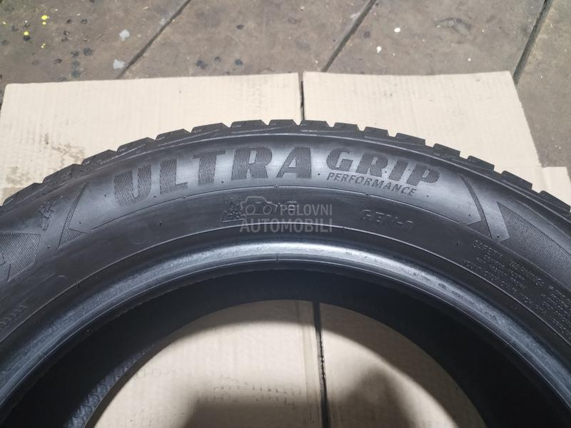 Goodyear 215/55 R16 Zimska