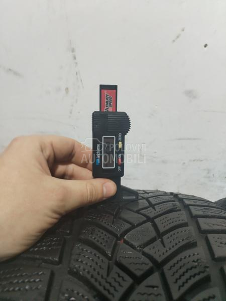 Goodyear 215/55 R16 Zimska