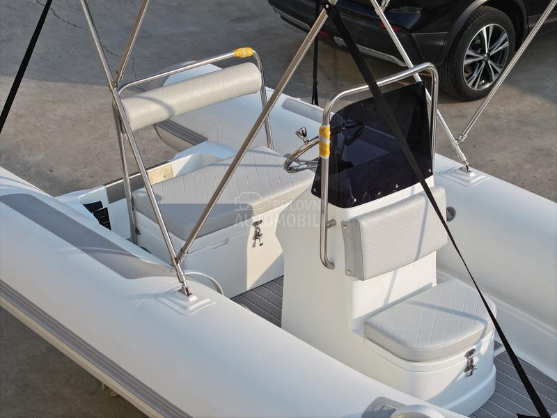 Zodiac Novecento RIB 430