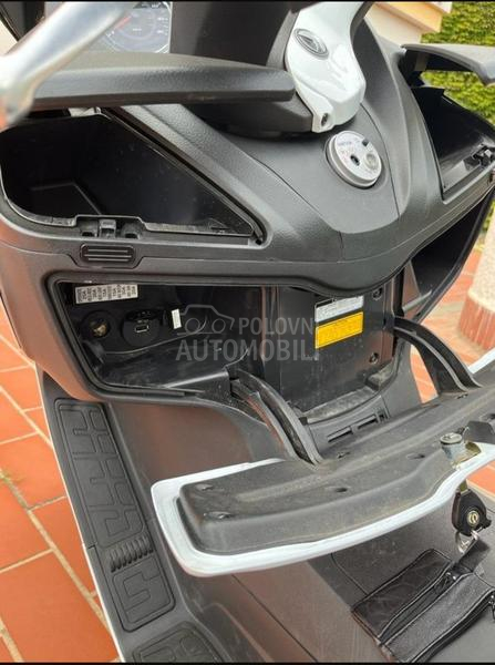 Sym Maxsiscuter 400i