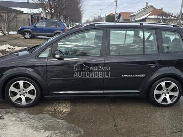 Volkswagen Touran CROSS 2.0 TDI
