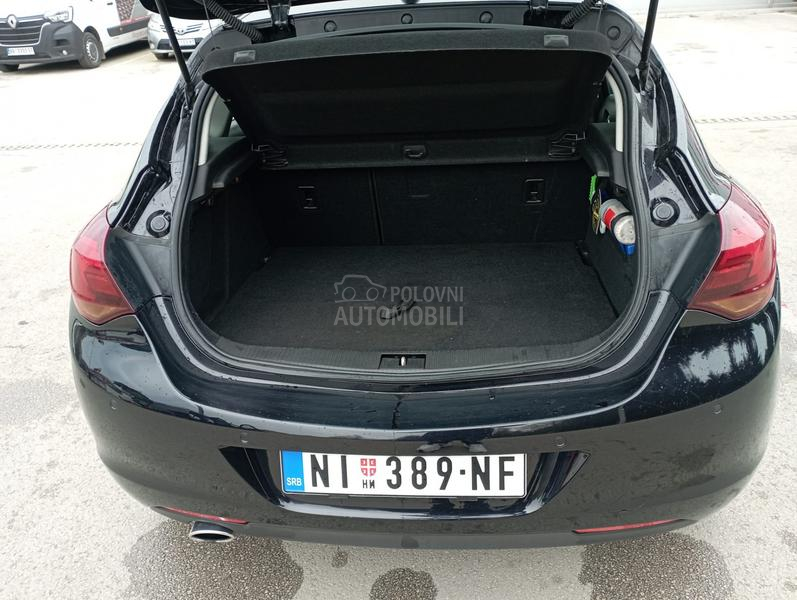 Opel Astra J 2.0 CDTI AUTO