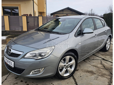 Opel Astra J //TOOP STANjE