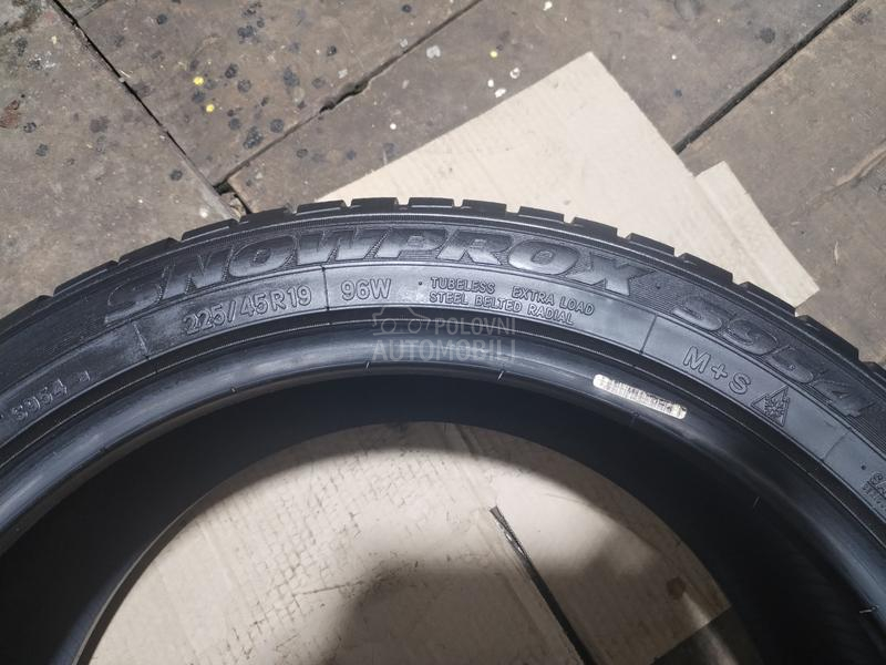 Toyo 225/45 R19 Zimska