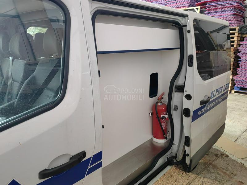 Renault Trafic sanitet