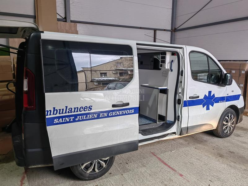 Renault Trafic sanitet