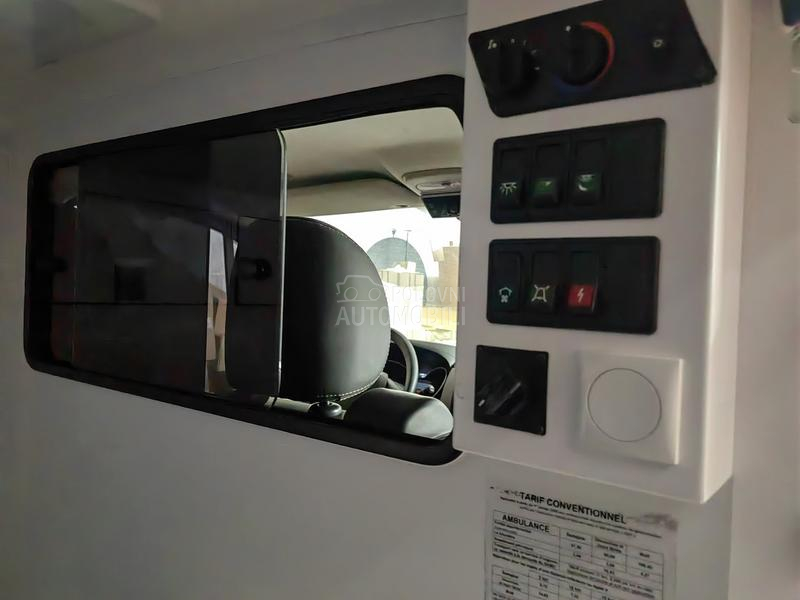 Renault Trafic sanitet