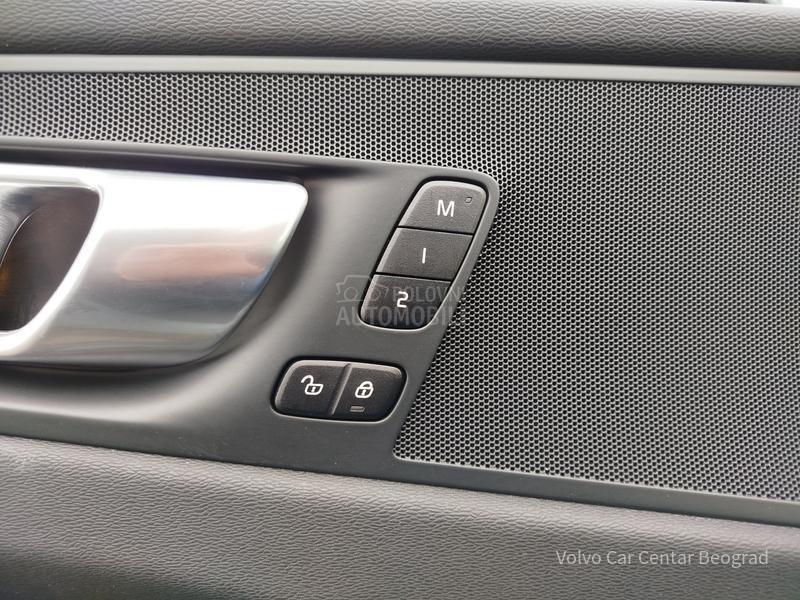 Volvo XC60 B4 PLUS DARK