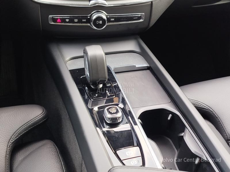 Volvo XC60 B4 PLUS DARK