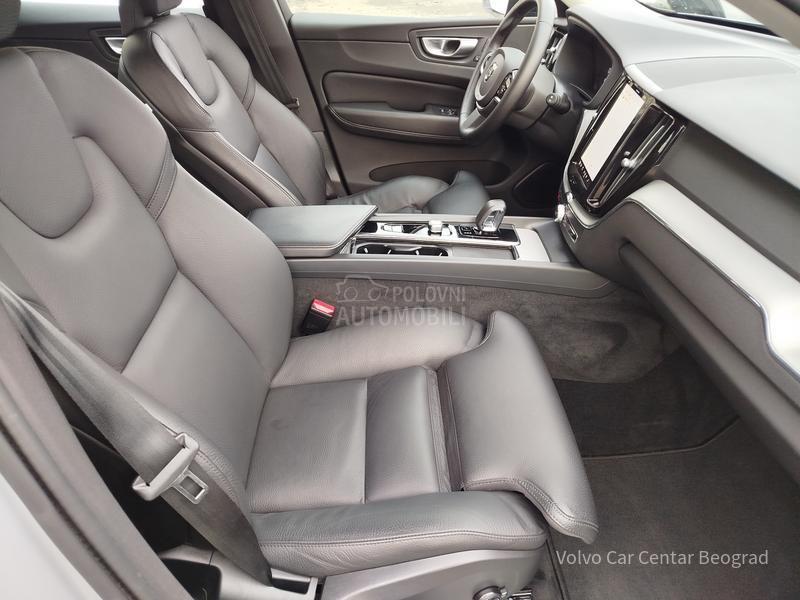 Volvo XC60 B4 PLUS DARK