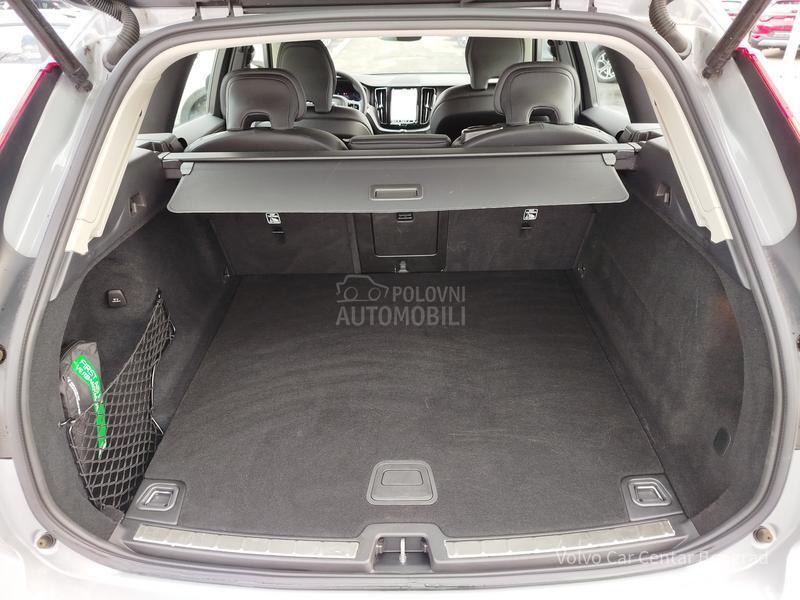 Volvo XC60 B4 PLUS DARK