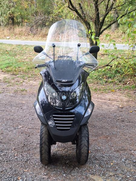 Piaggio MP3 250 A kategorija