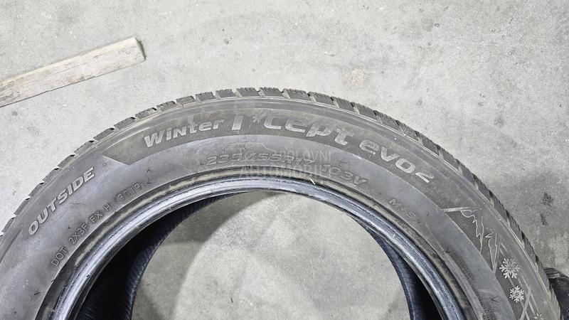 Hankook 235/55 R17 Zimska