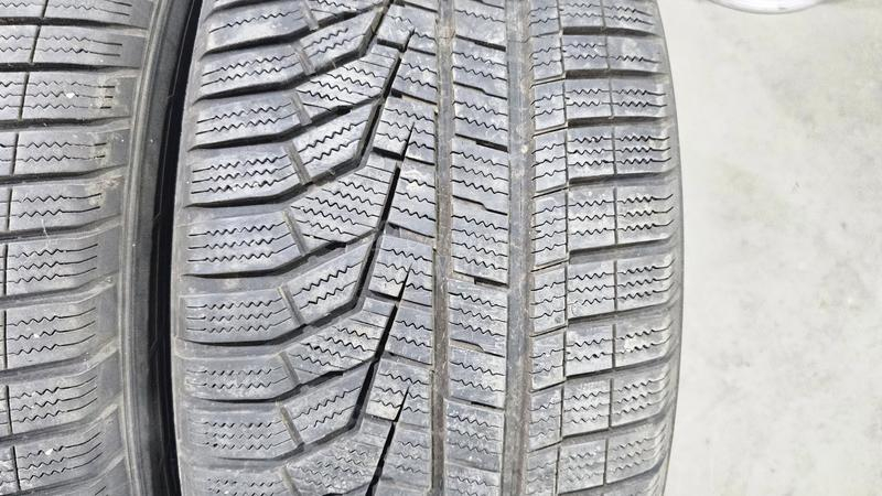 Hankook 235/55 R17 Zimska