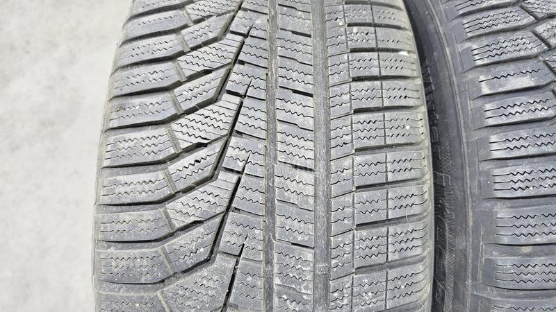 Hankook 235/55 R17 Zimska