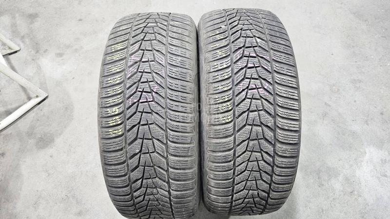 Hankook 235/55 R17 Zimska