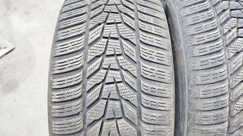 Hankook 235/55 R17 Zimska