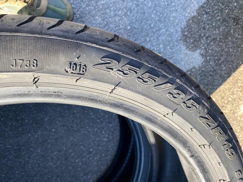 Pirelli 255/35 R19 Letnja