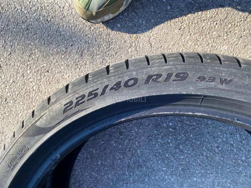 Pirelli 255/35 R19 Letnja