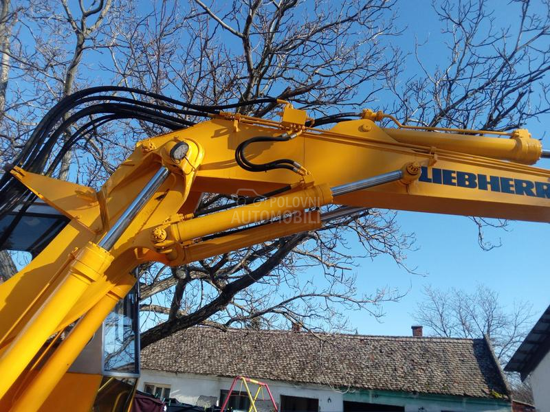 Liebherr 900