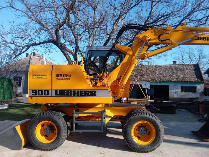 Liebherr 900