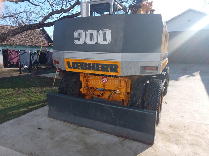 Liebherr 900