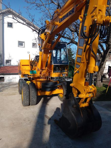 Liebherr 900