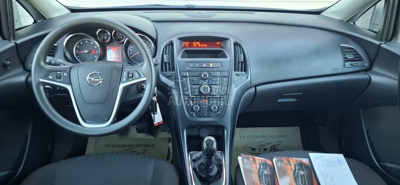 Opel Astra J 