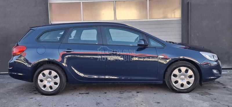 Opel Astra J 