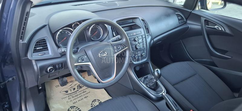 Opel Astra J 